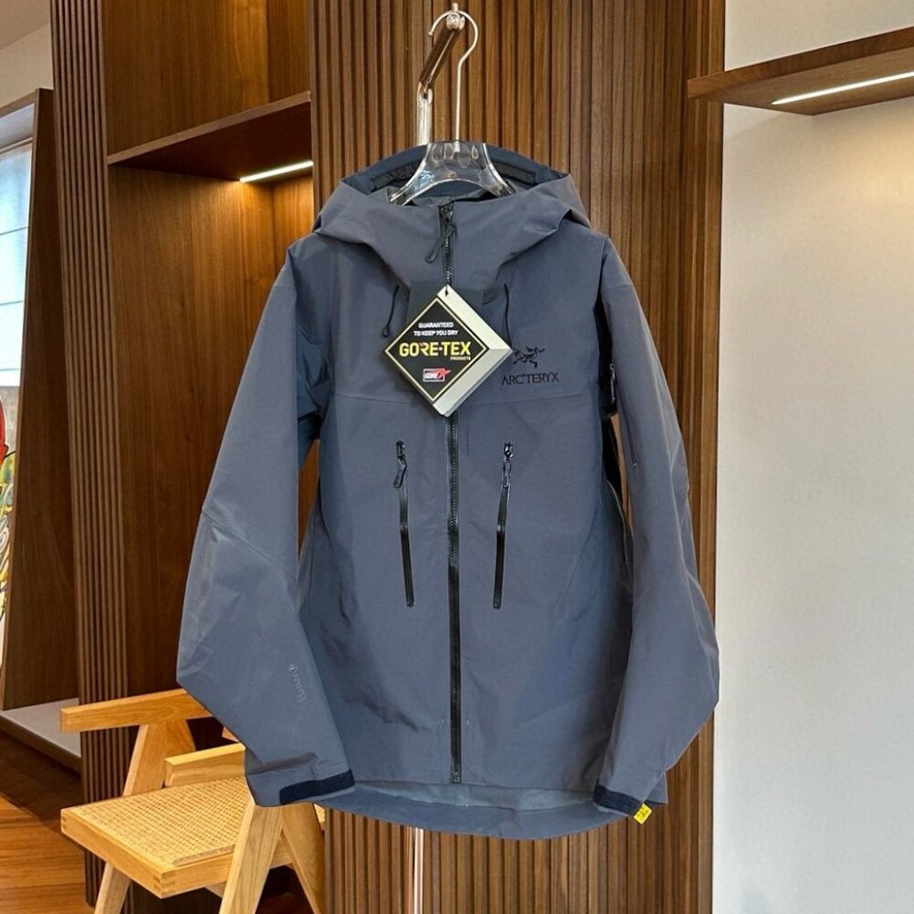 Arcteryx Beta  Beta lt Jacket Women/ men  --XL